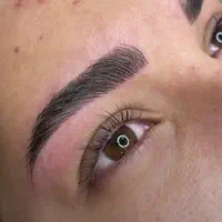 آفر ویژه برای مدل فیبروز ابرو و شید و کانتور لب