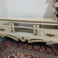 میز تلویزیون کار کرده
