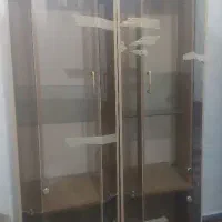 دوتا کمد ایستاده درب شیشه ایی .