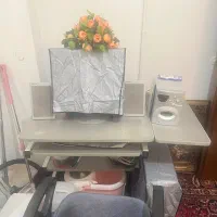 مانیتور ال جی و کیس و میز کامپیوتر و تحریر تمیز