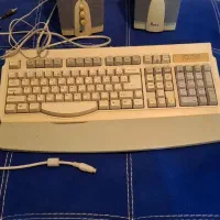 کیبورد و اسپیکر کامپیوتر