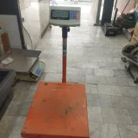 باسکول ۳۰۰ کیلوگرم چرخدار بی نظیر