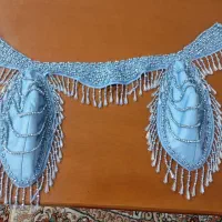 کار در خانه منجوق دوزی