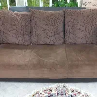 مبل ۷ نفره همراه با میز وسط و ۴ تا عسلی