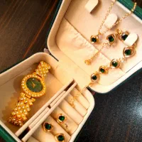 ساعت طلایی نگین دار همراه اکسسوری با تخفیف ویژه|ساعت|بجنورد, |دیوار