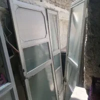 در پنجره آلومینیوم