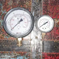 گیج فشار  آب یکی روغنی و دیگری خشک