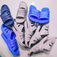 تولید دمپایی  در سه رنگ