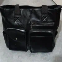 تعدادی کیف کوچیک و بزرگ زنانه