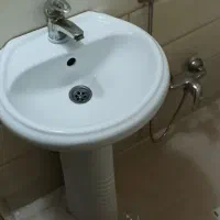 روشویی و پایه بدون شیر آب