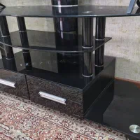 میز تلویزیون شیشه ای کاملا سالم|میز تلویزیون|رشت, گلسار|دیوار