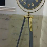 ساعت ایستاده