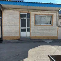 ویلایی کوچیک بر خیابان اصلی