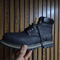 بوت کاترپیلار داخل خز چرم طبیعی گاو|کیف، کفش، کمربند|شاهین‌شهر, خانه کارگر|دیوار