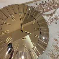 ساعت آینه ای گرد