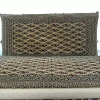 یک جفت پشتی دستبافت و یک جفت پشتی ماشینی