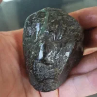 سنگ قدیمی رخ انسان