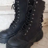 نیم بوت مشکی و نیم بوت کرم سایز ۳۹ و ۴۰