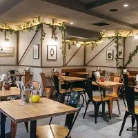 استخدام، سالن‌دار، منقل کار، آماده ساز و کمک آشپز