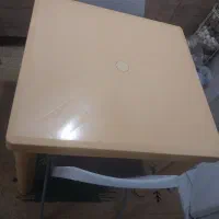 میز نهار خوری پلاستیکی