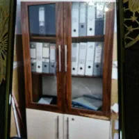 کمد شیشه ای(ویترینی)ومیزکار وصندلی پشت میز|دفتر کار|رشت, استقامت ۱|دیوار