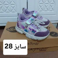 کفش و لباس بچگانه