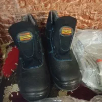 کفش. لباس کار. دستکش