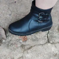 نیم بوت نو بدون پا خور به علت بزرگ بودن سایز