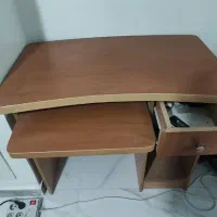 درآور و میز کامپیوتر و آیینه