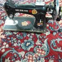 یه عدد چرخ خیاطی قدیمی  گل سالم