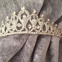 لباس عروس و تاج|لباس|شاهین‌شهر, فدک|دیوار