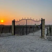 باغ با فنس و درب بهترین آب و هوا