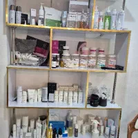شلف ایستاده چوبی بزرگ جهت دکور مطب کلینیک
