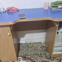 میز تحریر و کامپیوتر