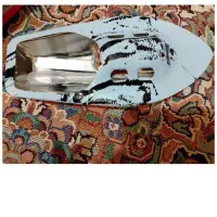 قایق آهنی تندرو داخل آب باشمع و ژل روشن میشه