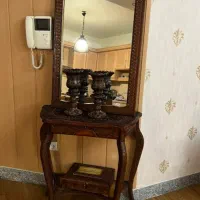 اینه و کنسول و شمعدان چرمی.و تلفن و میز تلفن چرمی|بوفه، ویترین، کنسول|اصفهان, خانه اصفهان|دیوار