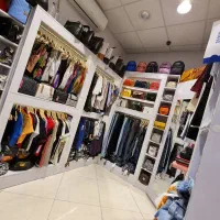 دکور ویترین بوتیک مغازه لباس و شلوار و کیف و کفش|بوفه، ویترین، کنسول|تهران, آسمان|دیوار
