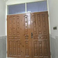 درب چوبی منزل همراه با چارچوب فلزی