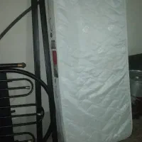 تخت یکنفره فلزی باتشک د