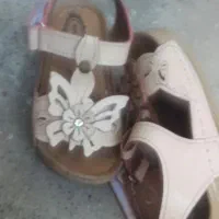 این یه جفت دمپایی خونه ما جامانده|اشیا|خوی, |دیوار