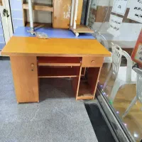 تعدادی میز و کمد