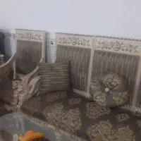 یک دسته مبل ۷ نفره و با میز نهار خوری ۱۰ نفره|مبلمان خانگی و میز عسلی|صحنه, |دیوار