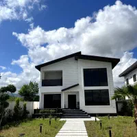 اجاره عمارت جنگلی استخر دار مدرن تراس روبه جنگل