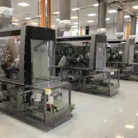 سه نفر کارگر ساده و یک آشپز در کارخانه چایی ترکیه
