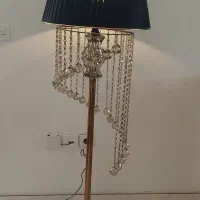 آباژور ایستاده