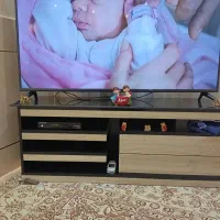 دو عدد میز تلوزیون تروتمیز وسالم وشیک