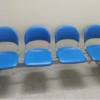 صندلی انتظار و دو عدد صندلی آهنی