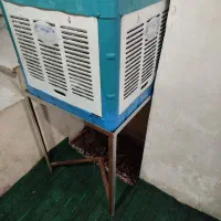 کولر آبی 2800 جهان کار، با پایه پشت پنجره