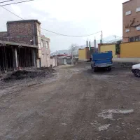 حیاط مسکونی دوطبقهماشینروخیاباندهمتری