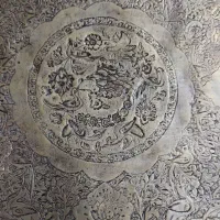 سینی قلم‌زنی قدیمی برنجی کار نفیس دست‌ساز|کلکسیون اشیاء عتیقه|کرمان, |دیوار